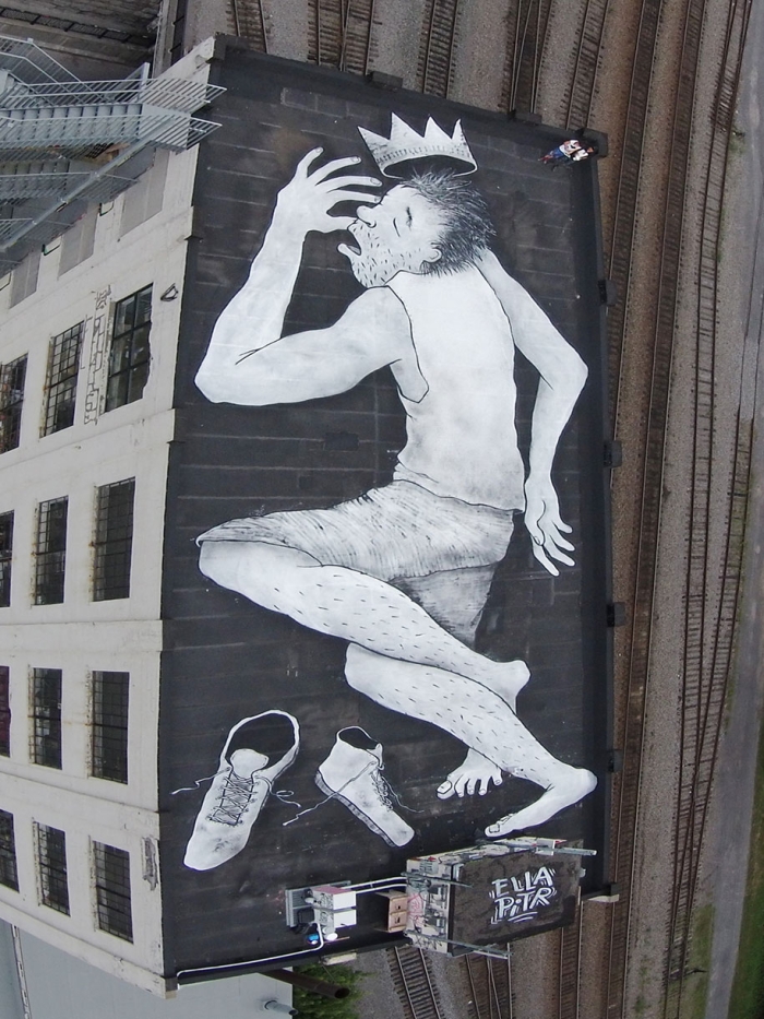 giant-sleeping-rooftop-murals-ella-et-pitr-4