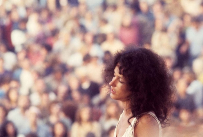 crazy-things-woodstock-festival-photography-16