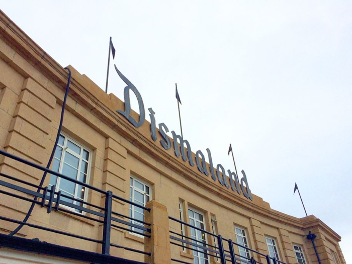 counter-culture-amusement-park-dismaland-bemusement-park-banksy-16