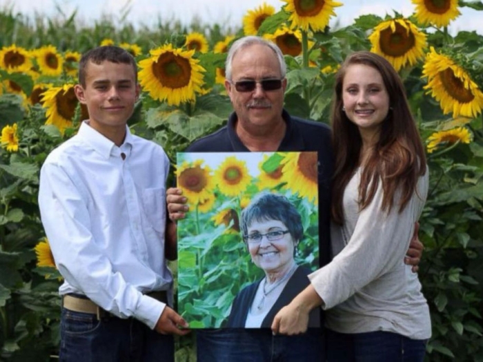 widower-plants-sunflowers-wife-death-cancer-babbettes-seeds-hope-don-jaquish-5