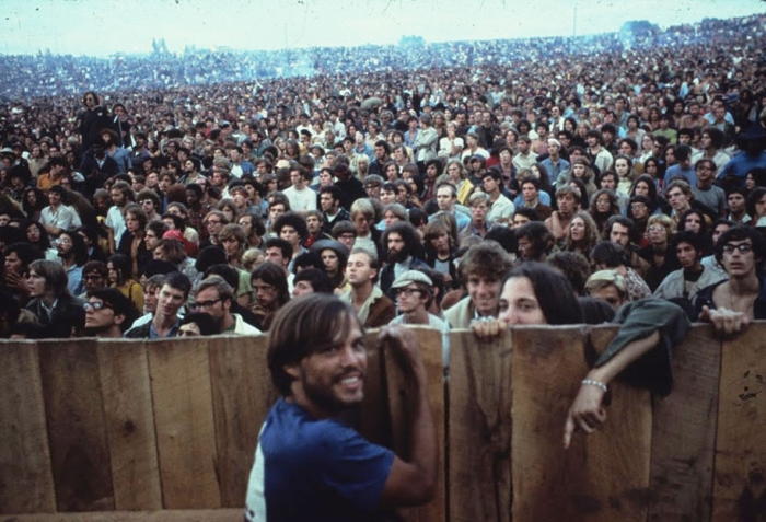 crazy-things-woodstock-festival-photography-2