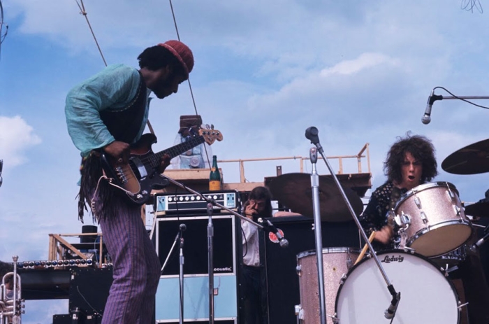 crazy-things-woodstock-festival-photography-19
