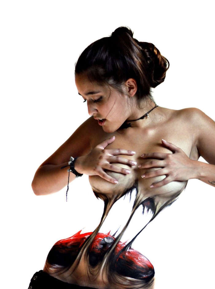 woman-tearing-herself-apart-grotesque-body-painting-jeampiere-dinamarca-poque-2