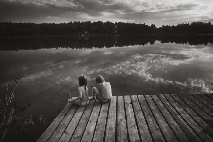 idyllic-summers-village-children-play-summertime-izabela-urbaniak-10