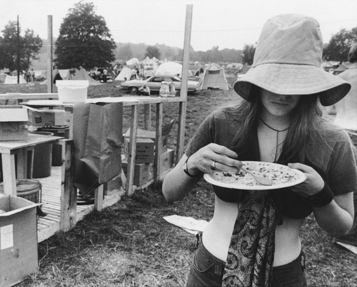crazy-things-woodstock-festival-photography-9