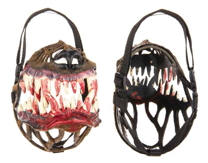 scary-dog-muzzle-werewolf-zveryatam-russia-2