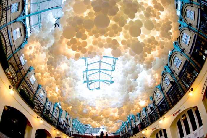 100000-balloons-covent-garden-heartbeat-charles-petillon-5