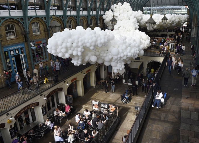 100000-balloons-covent-garden-heartbeat-charles-petillon-11
