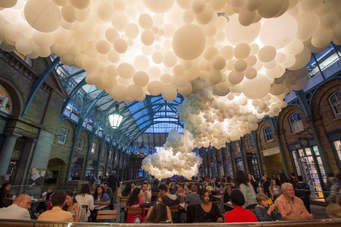 100000-balloons-covent-garden-heartbeat-charles-petillon-3