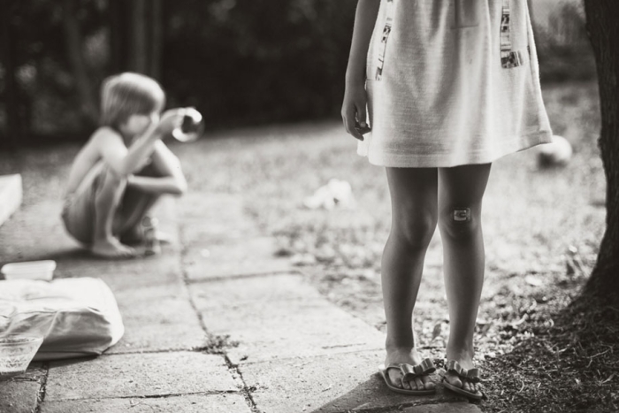 idyllic-summers-village-children-play-summertime-izabela-urbaniak-23
