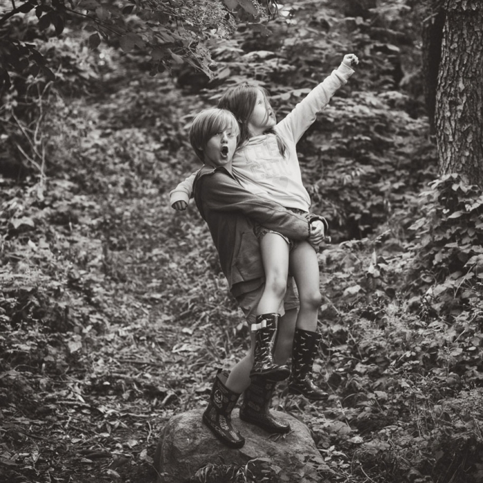 idyllic-summers-village-children-play-summertime-izabela-urbaniak-26