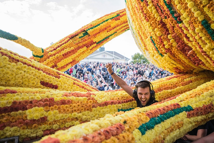 van-gogh-inspired-dahlia-bloom-parade-floads-bloemencorso-zundert-netherlands-4