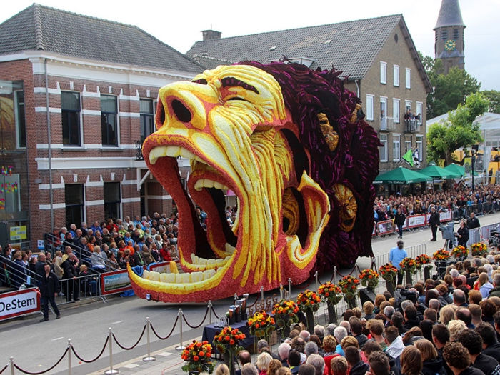 van-gogh-inspired-dahlia-bloom-parade-floads-bloemencorso-zundert-netherlands-3