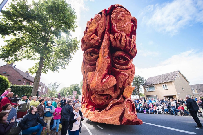 van-gogh-inspired-dahlia-bloom-parade-floads-bloemencorso-zundert-netherlands-19