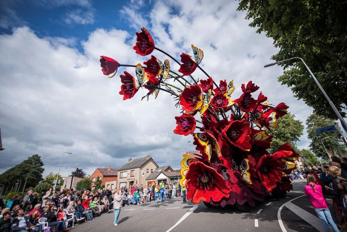 van-gogh-inspired-dahlia-bloom-parade-floads-bloemencorso-zundert-netherlands-2