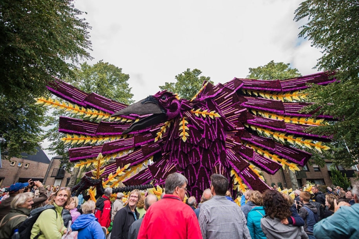 van-gogh-inspired-dahlia-bloom-parade-floads-bloemencorso-zundert-netherlands-12