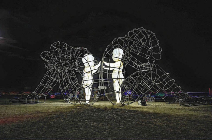 ukrainian-sculpture-burning-man-love-alexander-milov-2