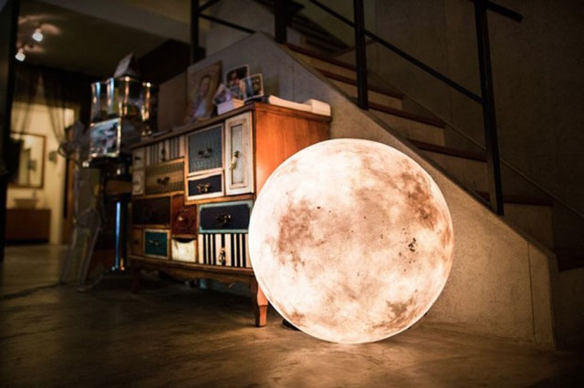 Luna Lamp Brings The Moon To Your Room