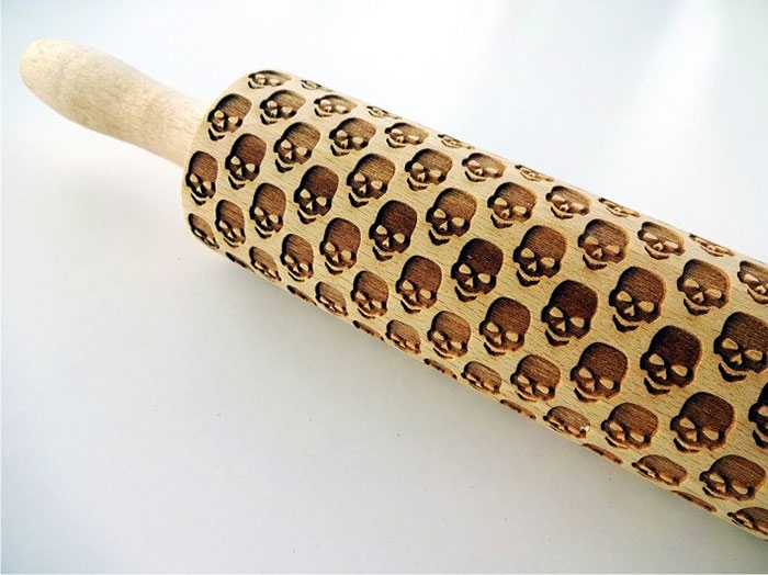 halloween-laser-etched-skull-embossing-rolling-pin-dough-roller-ruth-lithuania-7