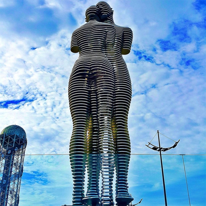 moving-metal-statue-ali-nino-love-tamara-kvesitadze-georgia-12
