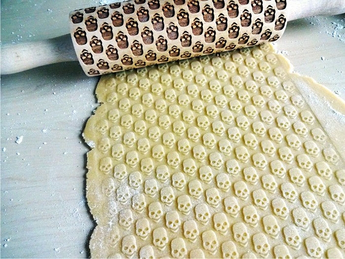halloween-laser-etched-skull-embossing-rolling-pin-dough-roller-ruth-lithuania-6