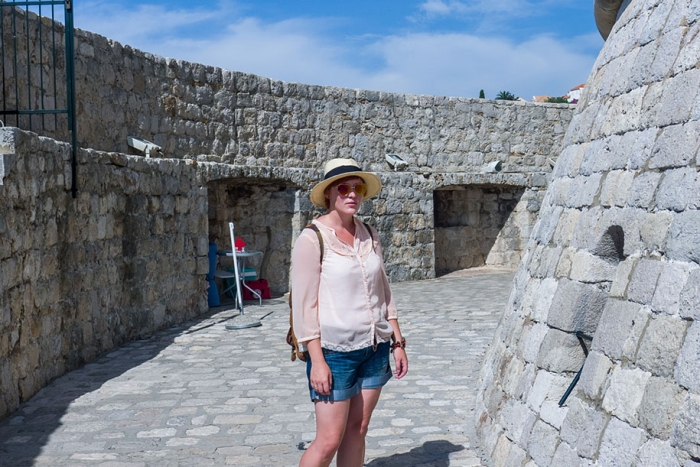 fan-visit-real-life-game-of-thrones-filming-locations-asta-skujyte-razmiene-27
