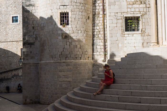 fan-visit-real-life-game-of-thrones-filming-locations-asta-skujyte-razmiene-22