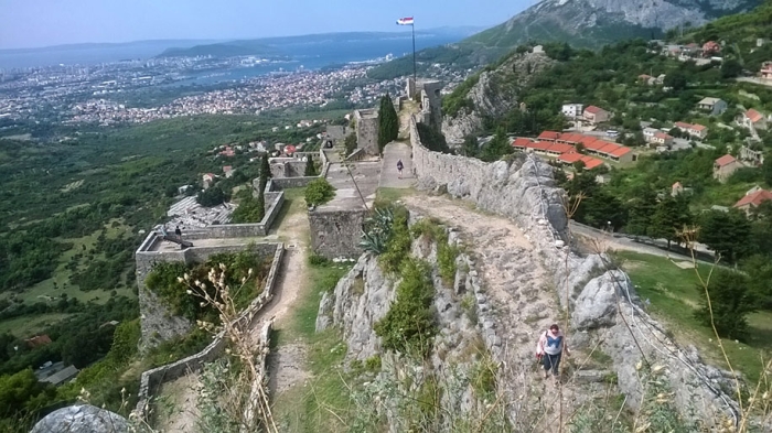 fan-visit-real-life-game-of-thrones-filming-locations-asta-skujyte-razmiene-32