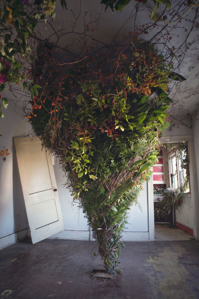 abandoned-house-transformed-flower-house-lisa-waud-heather-saunders-17