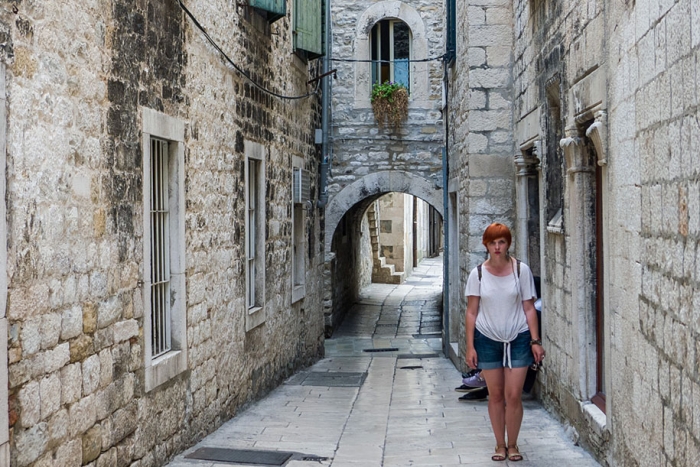 fan-visit-real-life-game-of-thrones-filming-locations-asta-skujyte-razmiene-28