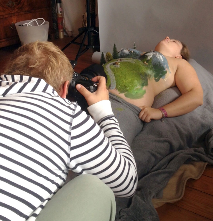 pregnancy-baby-announcement-belly-painting-photos-simon-schaffrath-5