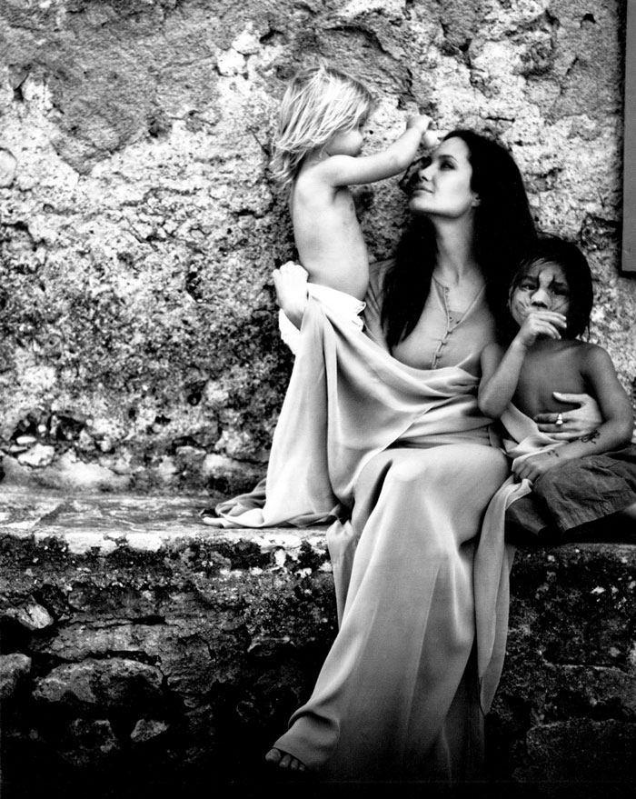 black-white-family-pictures-brad-pitt-angelina-jolie-1