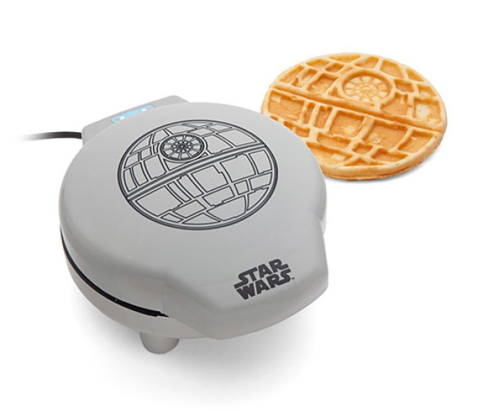 geek-fan-kitchen-breakfast-star-wars-death-star-waffle-iron-3