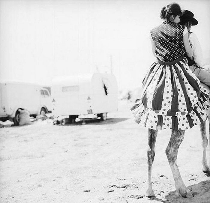 fun-black-and-white-street-photography-rene-maltete-18