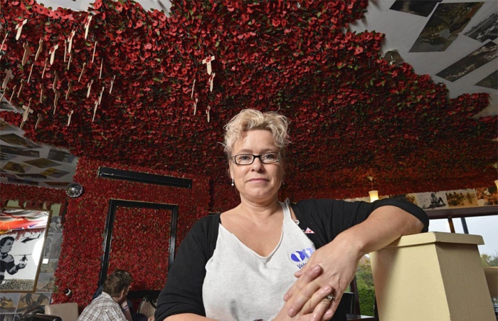 remembrance-day-veteran-soldier-memorial-poppies-julia-cooper-don-pub-9
