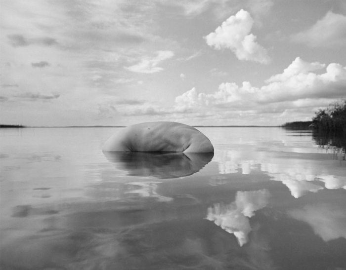 landscape-self-portrait-photography-body-arno-rafael-minkkinen-6