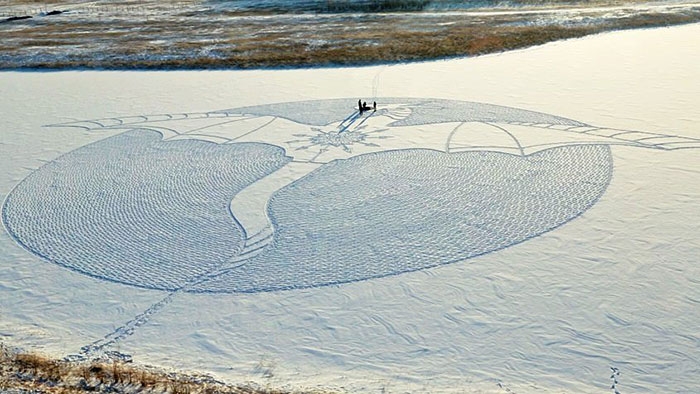 walking-snowshoes-snow-dragon-simon-beck-siberia-24