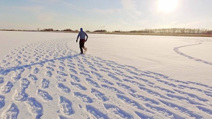 walking-snowshoes-snow-dragon-simon-beck-siberia-17