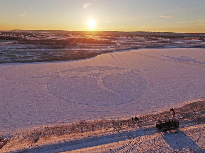 walking-snowshoes-snow-dragon-simon-beck-siberia-22