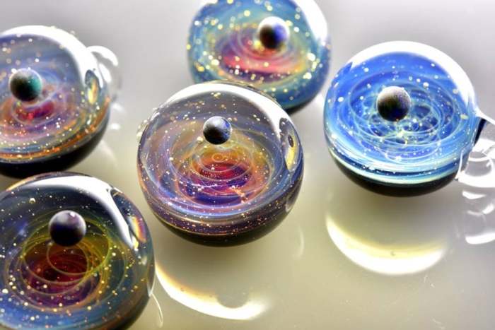 planets-galaxy-glass-pendants-space-glass-satoshi-tomizu-2