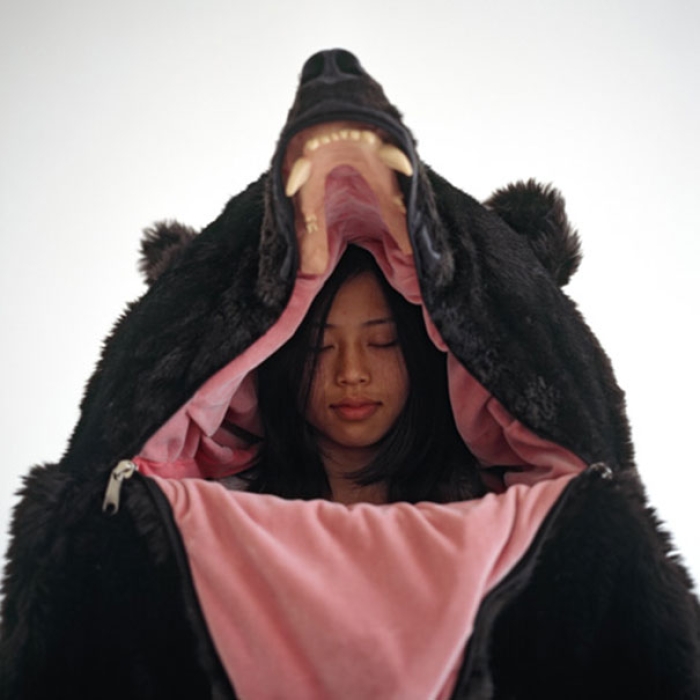 dark-bear-sleeping-bag-eiko-ishizawa-5