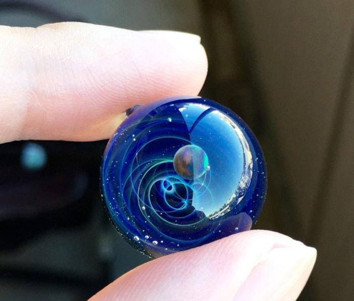 planets-galaxy-glass-pendants-space-glass-satoshi-tomizu-7
