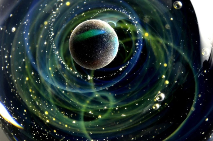 planets-galaxy-glass-pendants-space-glass-satoshi-tomizu-5