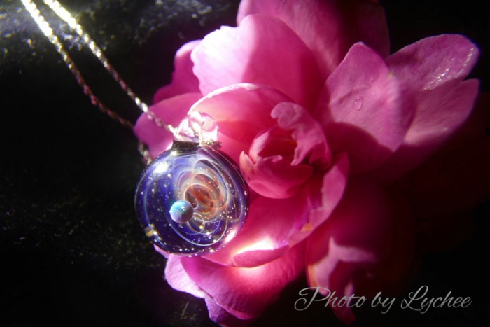 planets-galaxy-glass-pendants-space-glass-satoshi-tomizu-13