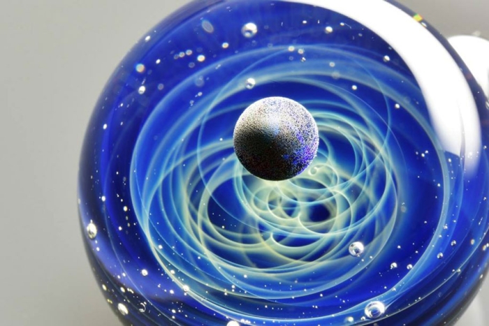 planets-galaxy-glass-pendants-space-glass-satoshi-tomizu-18