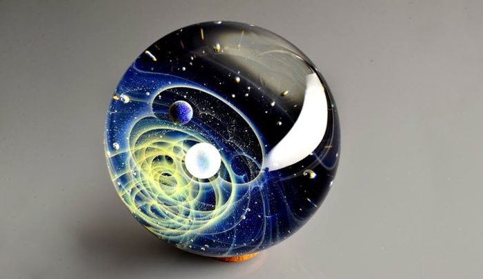 planets-galaxy-glass-pendants-space-glass-satoshi-tomizu-19