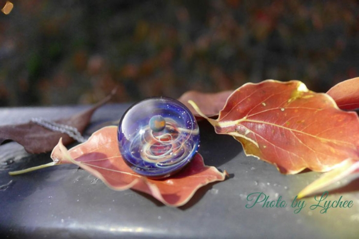 planets-galaxy-glass-pendants-space-glass-satoshi-tomizu-12