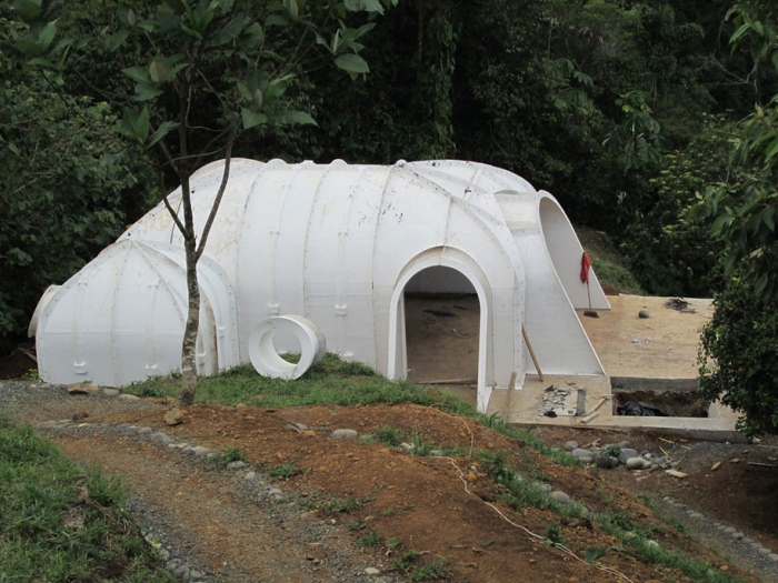 hobbit-holes-prefabricated-eco-friendly-houses-green-magic-homes-5