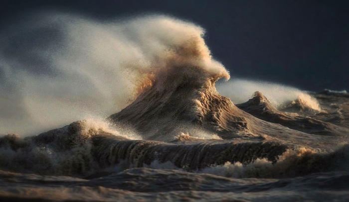 large-scary-waves-ocean-lake-erie-dave-sandford-4