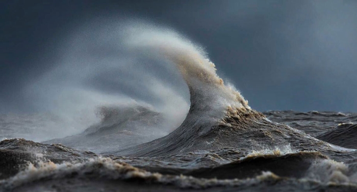 large-scary-waves-ocean-lake-erie-dave-sandford-10